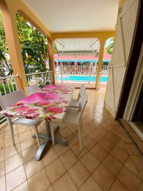 Appartement d'une chambre avec piscine partagee terrasse et wifi a Pointe Noire a 2 km de la plage